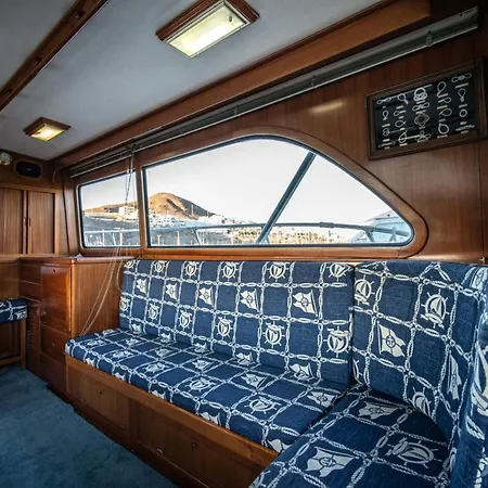 Botel Luxury 50