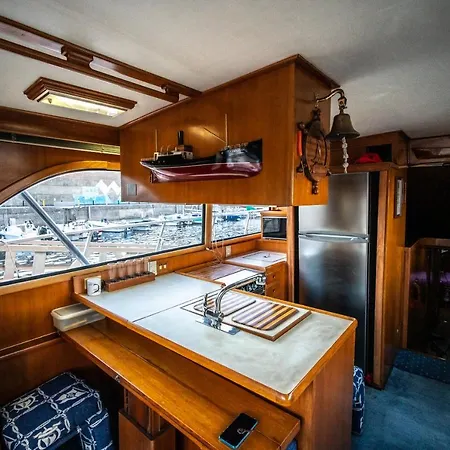 Botel Luxury 50
